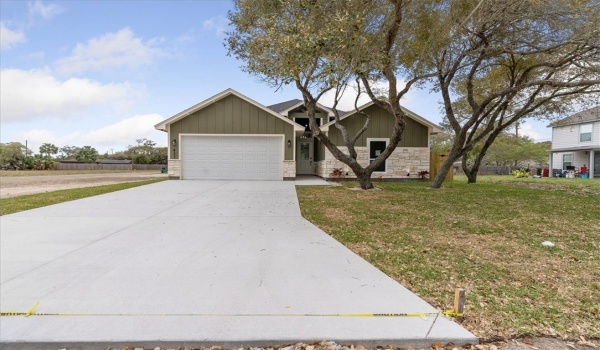 411 Magnolia W, Aransas Pass, TX 78336, 3 Habitaciones Habitaciones , ,2 BañosBaños,Residential,En Venta,411 Magnolia W,456661