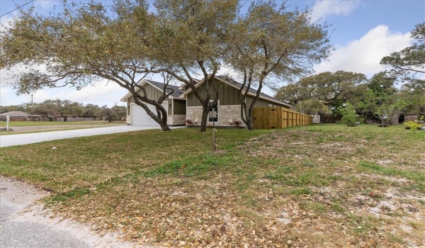 411 Magnolia W, Aransas Pass, TX 78336, 3 Habitaciones Habitaciones , ,2 BañosBaños,Residential,En Venta,411 Magnolia W,456661