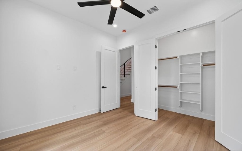 2519 W Lovers Lane, Dallas, TX 75235, 5 Habitaciones Habitaciones , ,5 BañosBaños,Residential,En Venta,2519 W Lovers Lane,20975641