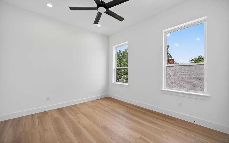 2519 W Lovers Lane, Dallas, TX 75235, 5 Habitaciones Habitaciones , ,5 BañosBaños,Residential,En Venta,2519 W Lovers Lane,20975641