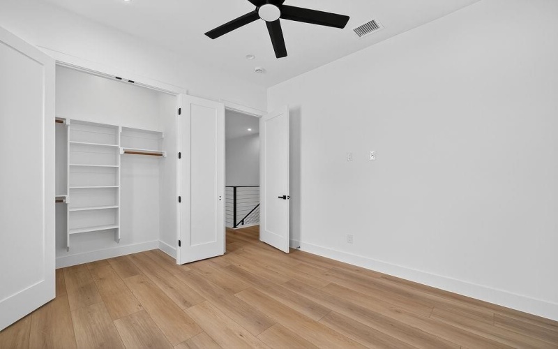2519 W Lovers Lane, Dallas, TX 75235, 5 Habitaciones Habitaciones , ,5 BañosBaños,Residential,En Venta,2519 W Lovers Lane,20975641