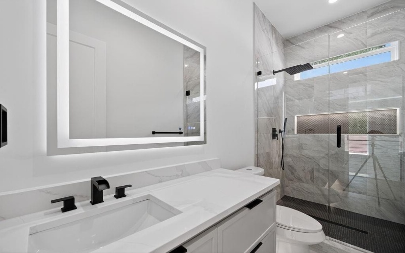 2519 W Lovers Lane, Dallas, TX 75235, 5 Habitaciones Habitaciones , ,5 BañosBaños,Residential,En Venta,2519 W Lovers Lane,20975641