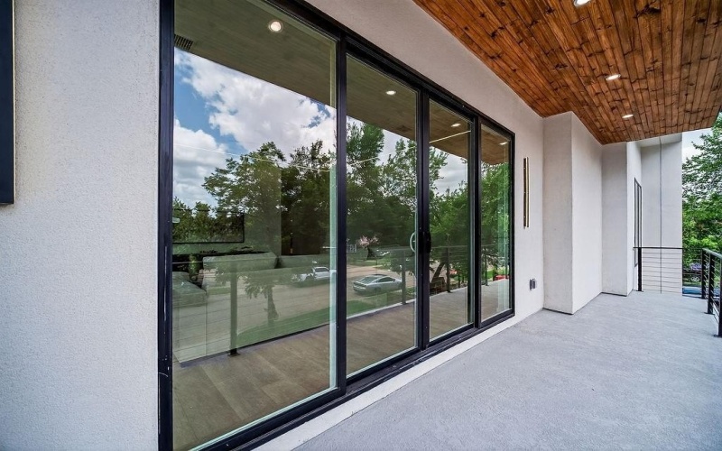 2519 W Lovers Lane, Dallas, TX 75235, 5 Habitaciones Habitaciones , ,5 BañosBaños,Residential,En Venta,2519 W Lovers Lane,20975641