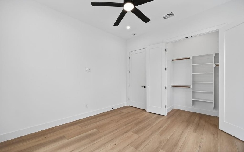 2519 W Lovers Lane, Dallas, TX 75235, 5 Habitaciones Habitaciones , ,5 BañosBaños,Residential,En Venta,2519 W Lovers Lane,20975641