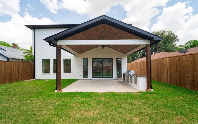 2519 W Lovers Lane, Dallas, TX 75235, 5 Habitaciones Habitaciones , ,5 BañosBaños,Residential,En Venta,2519 W Lovers Lane,20975641