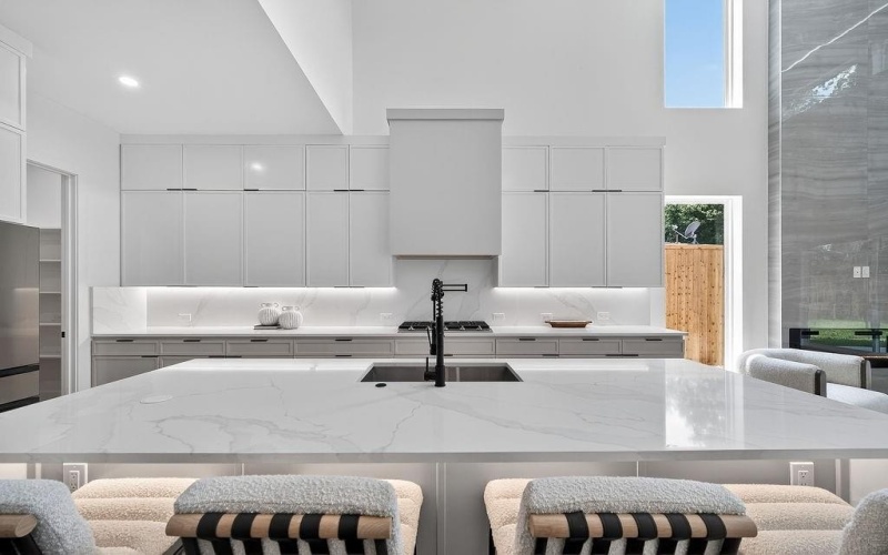 2519 W Lovers Lane, Dallas, TX 75235, 5 Habitaciones Habitaciones , ,5 BañosBaños,Residential,En Venta,2519 W Lovers Lane,20975641