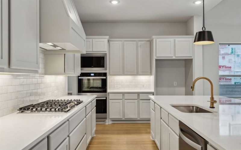 4505 Summit View Drive, McKinney, TX 75071, 6 Bedrooms Bedrooms, ,5 BathroomsBathrooms,Residential,For Sale,4505 Summit View Drive,20975854