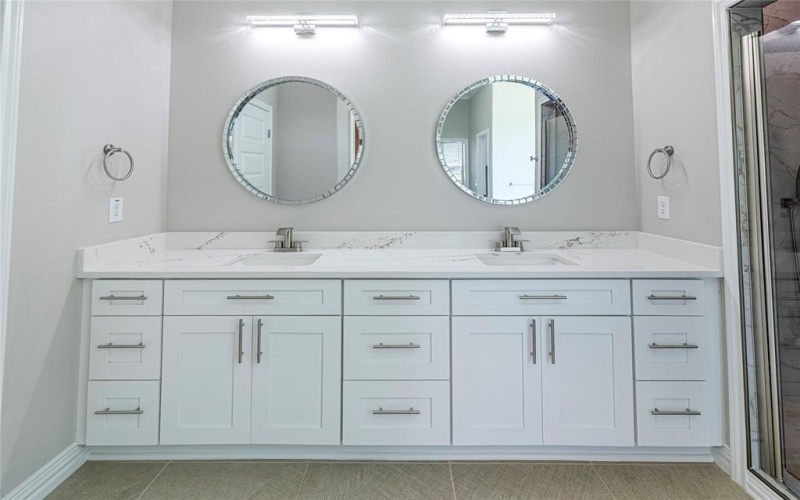 2902 Bluffview Drive, Garland, TX 75043, 4 Bedrooms Bedrooms, ,2 BathroomsBathrooms,Residential,For Sale,2902 Bluffview Drive,20975855