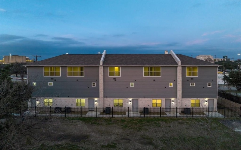3230 Elihu Street #1, Dallas, TX 75210, 2 Habitaciones Habitaciones , ,3 BañosBaños,Residential Lease,En Alquiler,3230 Elihu Street,20975957