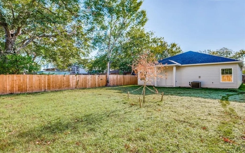 2434 Easley Street, Dallas, TX 75215, 3 Bedrooms Bedrooms, ,2 BathroomsBathrooms,Residential Lease,For Rent,2434 Easley Street,20976108