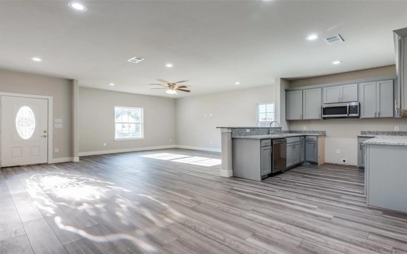 2434 Easley Street, Dallas, TX 75215, 3 Bedrooms Bedrooms, ,2 BathroomsBathrooms,Residential Lease,For Rent,2434 Easley Street,20976108