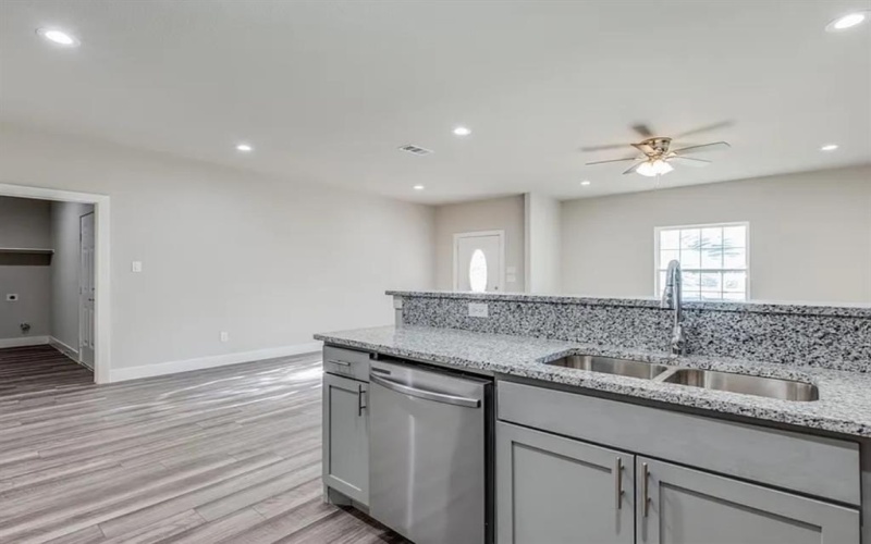 2434 Easley Street, Dallas, TX 75215, 3 Bedrooms Bedrooms, ,2 BathroomsBathrooms,Residential Lease,For Rent,2434 Easley Street,20976108