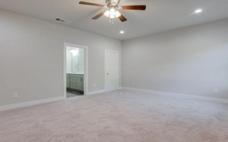 2434 Easley Street, Dallas, TX 75215, 3 Bedrooms Bedrooms, ,2 BathroomsBathrooms,Residential Lease,For Rent,2434 Easley Street,20976108