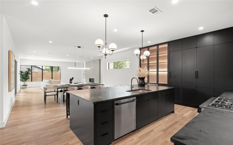 6026 Martel Avenue, Dallas, TX 75206, 5 Bedrooms Bedrooms, ,6 BathroomsBathrooms,Residential,For Sale,6026 Martel Avenue,20973036