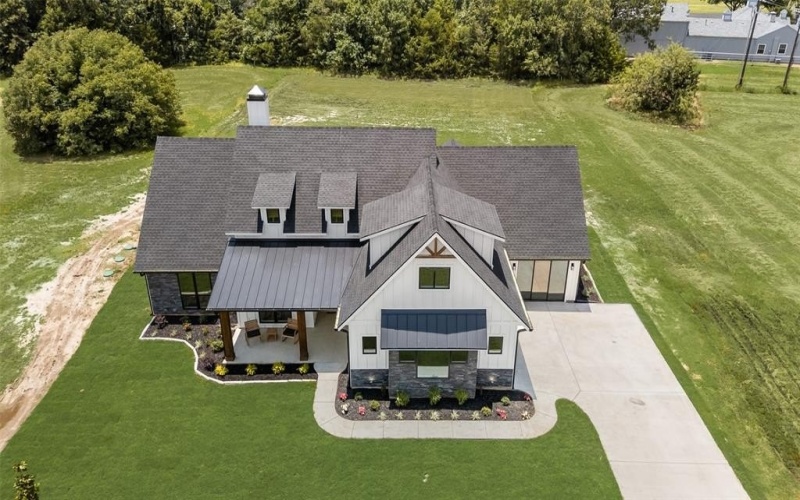 218 Canal Street, Corsicana, TX 75109, 5 Bedrooms Bedrooms, ,2 BathroomsBathrooms,Residential,For Sale,218 Canal Street,20976255