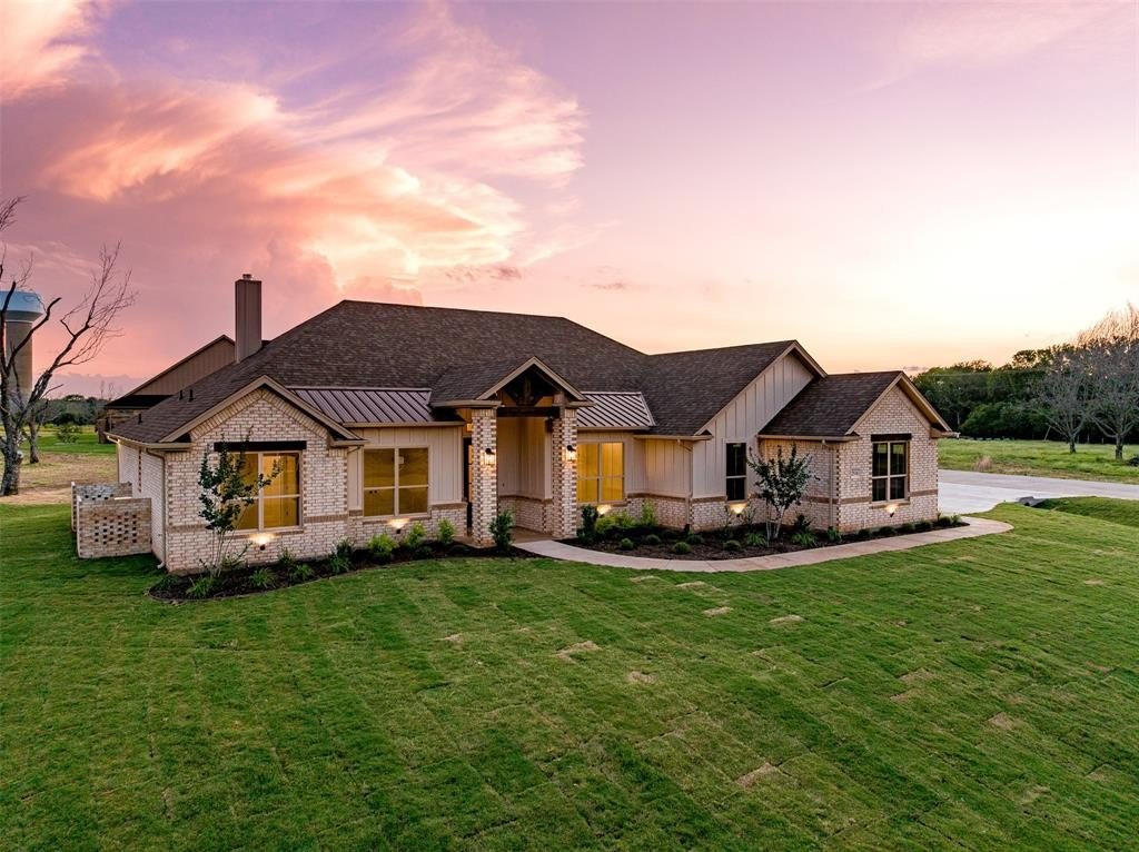 2516 Birchwood Drive, Granbury, TX 76049, 4 Bedrooms Bedrooms, ,3 BathroomsBathrooms,Residential,For Sale,2516 Birchwood Drive,20967001