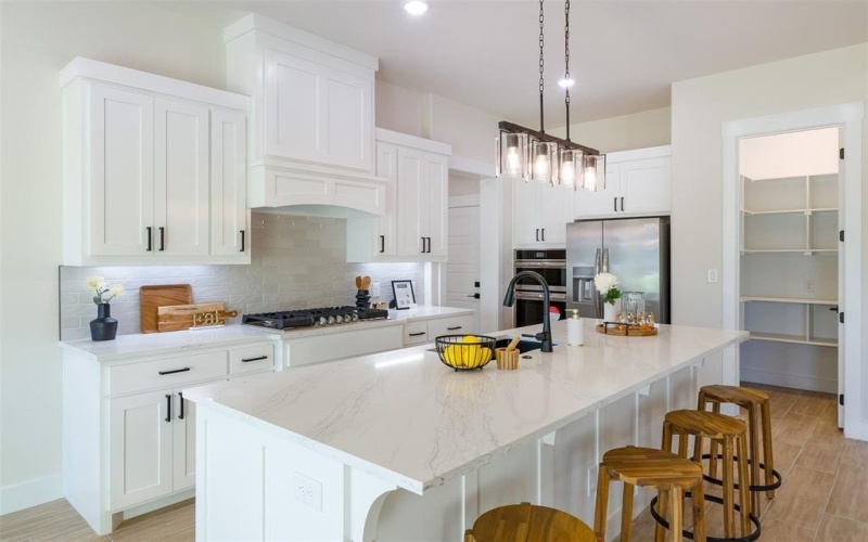 2516 Birchwood Drive, Granbury, TX 76049, 4 Bedrooms Bedrooms, ,3 BathroomsBathrooms,Residential,For Sale,2516 Birchwood Drive,20967001