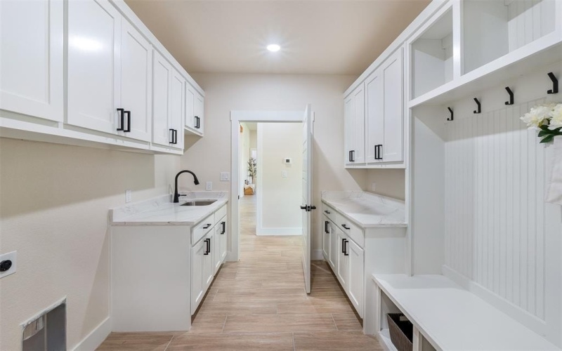 2516 Birchwood Drive, Granbury, TX 76049, 4 Bedrooms Bedrooms, ,3 BathroomsBathrooms,Residential,For Sale,2516 Birchwood Drive,20967001