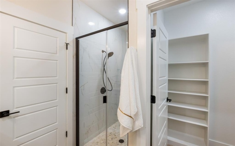 2516 Birchwood Drive, Granbury, TX 76049, 4 Bedrooms Bedrooms, ,3 BathroomsBathrooms,Residential,For Sale,2516 Birchwood Drive,20967001