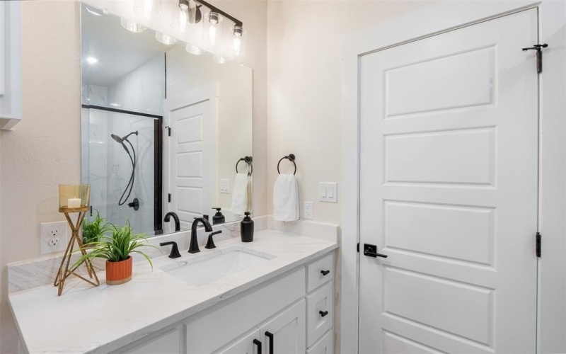 2516 Birchwood Drive, Granbury, TX 76049, 4 Bedrooms Bedrooms, ,3 BathroomsBathrooms,Residential,For Sale,2516 Birchwood Drive,20967001