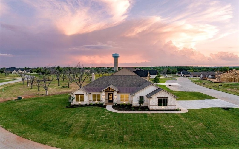 2516 Birchwood Drive, Granbury, TX 76049, 4 Bedrooms Bedrooms, ,3 BathroomsBathrooms,Residential,For Sale,2516 Birchwood Drive,20967001