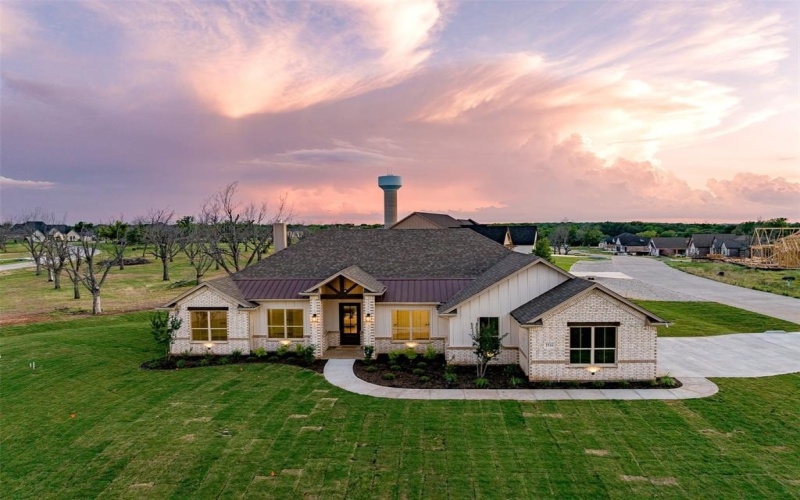 2516 Birchwood Drive, Granbury, TX 76049, 4 Bedrooms Bedrooms, ,3 BathroomsBathrooms,Residential,For Sale,2516 Birchwood Drive,20967001