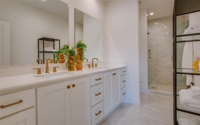 7207 Gaston Avenue #504, Dallas, TX 75206, 2 Bedrooms Bedrooms, ,2 BathroomsBathrooms,Residential,For Sale,7207 Gaston Avenue,20977275