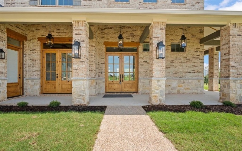 2516 Mosley Court, Cedar Hill, TX 75104, 5 Bedrooms Bedrooms, ,5 BathroomsBathrooms,Residential,For Sale,2516 Mosley Court,20977318