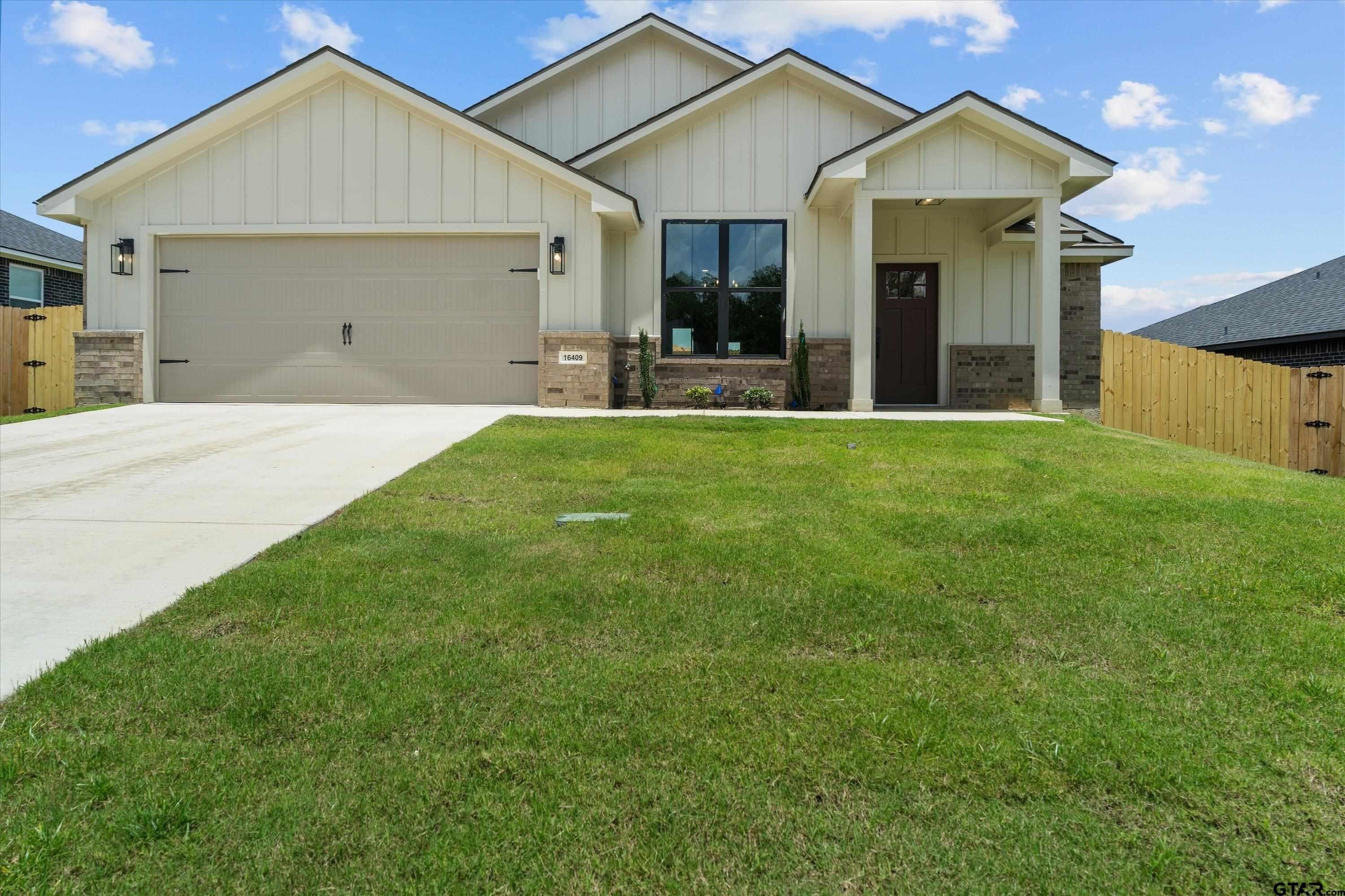 16409 Crossing Circle, Lindale, TX 75771, 3 Bedrooms Bedrooms, ,2 BathroomsBathrooms,Residential,For Sale,16409 Crossing Circle,25009509