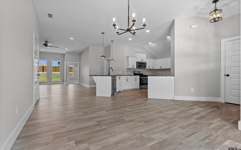 16409 Crossing Circle, Lindale, TX 75771, 3 Bedrooms Bedrooms, ,2 BathroomsBathrooms,Residential,For Sale,16409 Crossing Circle,25009509