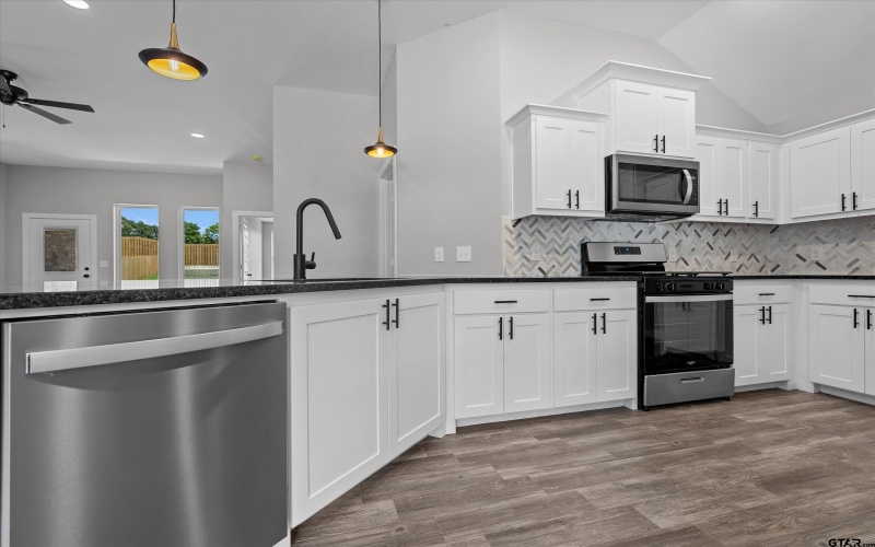 16409 Crossing Circle, Lindale, TX 75771, 3 Bedrooms Bedrooms, ,2 BathroomsBathrooms,Residential,For Sale,16409 Crossing Circle,25009509