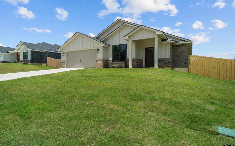 16409 Crossing Circle, Lindale, TX 75771, 3 Bedrooms Bedrooms, ,2 BathroomsBathrooms,Residential,For Sale,16409 Crossing Circle,25009509