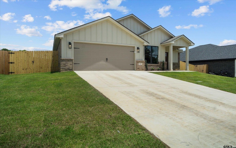 16409 Crossing Circle, Lindale, TX 75771, 3 Bedrooms Bedrooms, ,2 BathroomsBathrooms,Residential,For Sale,16409 Crossing Circle,25009509