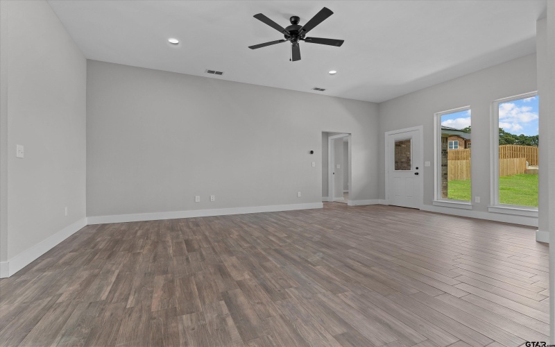 16409 Crossing Circle, Lindale, TX 75771, 3 Bedrooms Bedrooms, ,2 BathroomsBathrooms,Residential,For Sale,16409 Crossing Circle,25009509