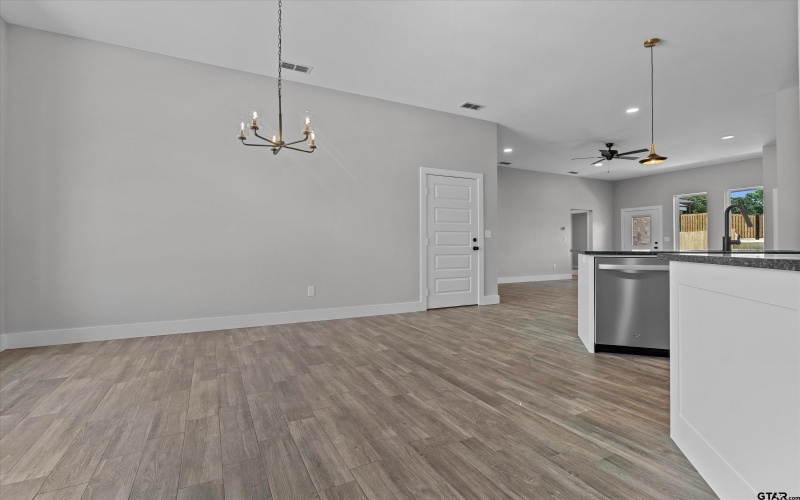 16409 Crossing Circle, Lindale, TX 75771, 3 Bedrooms Bedrooms, ,2 BathroomsBathrooms,Residential,For Sale,16409 Crossing Circle,25009509