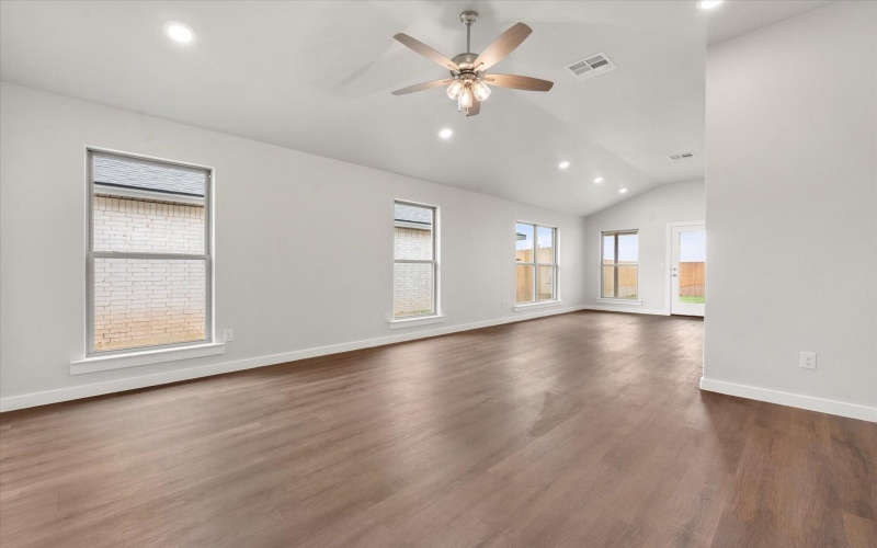 8613 29th Street, Lubbock, TX 79407, 4 Habitaciones Habitaciones , ,2 BañosBaños,Residential,En Venta,8613 29th Street,202556705