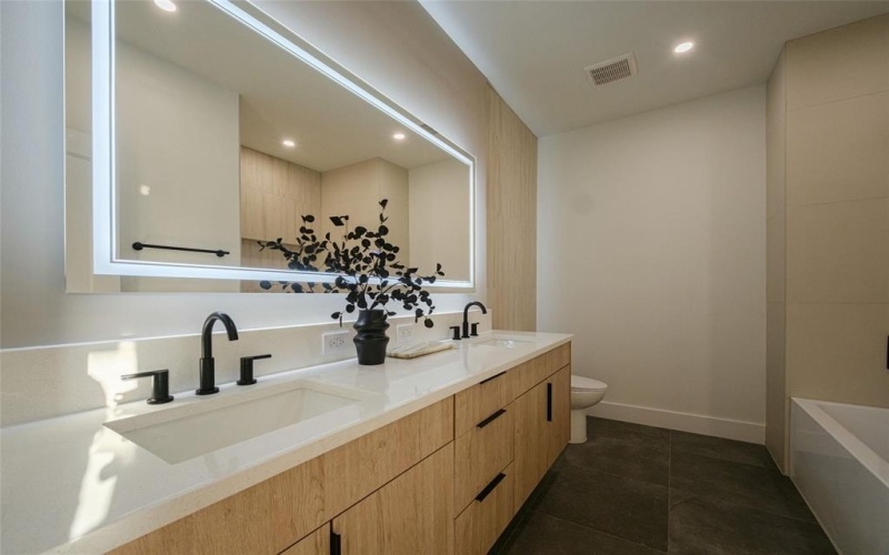 6529 Victoria, Dallas, TX 75209, 4 Bedrooms Bedrooms, ,3 BathroomsBathrooms,Residential,For Sale,6529 Victoria,20977697
