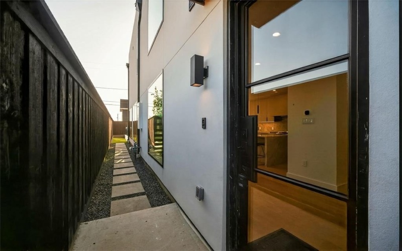 6529 Victoria, Dallas, TX 75209, 4 Bedrooms Bedrooms, ,3 BathroomsBathrooms,Residential,For Sale,6529 Victoria,20977697