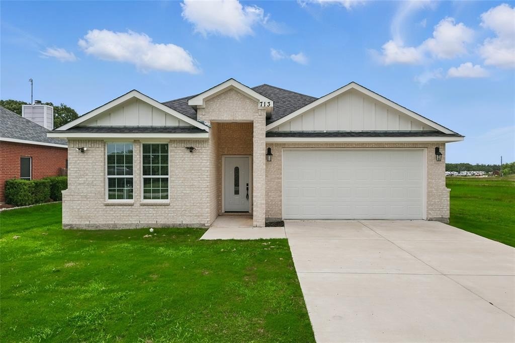 713 Hillburn, West Tawakoni, TX 75474, 3 Bedrooms Bedrooms, ,2 BathroomsBathrooms,Residential,For Sale,713 Hillburn,20958267