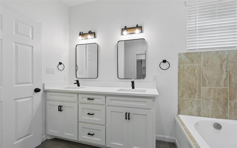 713 Hillburn, West Tawakoni, TX 75474, 3 Bedrooms Bedrooms, ,2 BathroomsBathrooms,Residential,For Sale,713 Hillburn,20958267