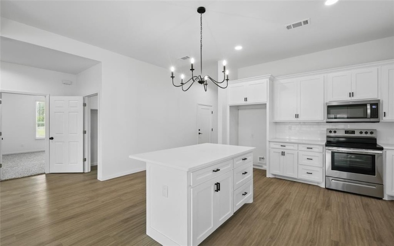 713 Hillburn, West Tawakoni, TX 75474, 3 Bedrooms Bedrooms, ,2 BathroomsBathrooms,Residential,For Sale,713 Hillburn,20958267