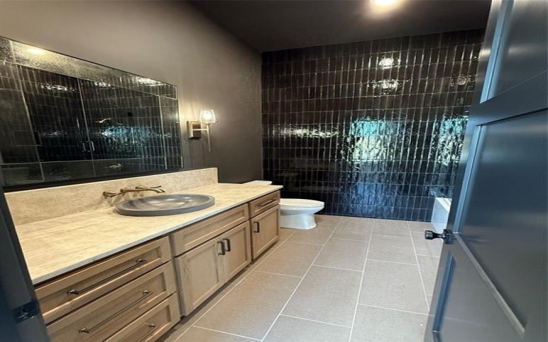 3023 Southern Rise Court, Granbury, TX 76049, 5 Bedrooms Bedrooms, ,7 BathroomsBathrooms,Residential,For Sale,3023 Southern Rise Court,20974731
