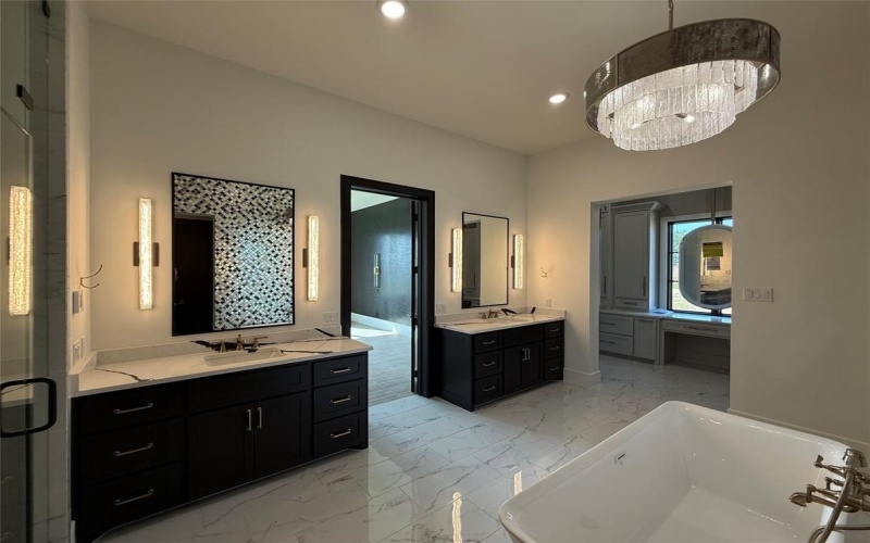 3023 Southern Rise Court, Granbury, TX 76049, 5 Bedrooms Bedrooms, ,7 BathroomsBathrooms,Residential,For Sale,3023 Southern Rise Court,20974731