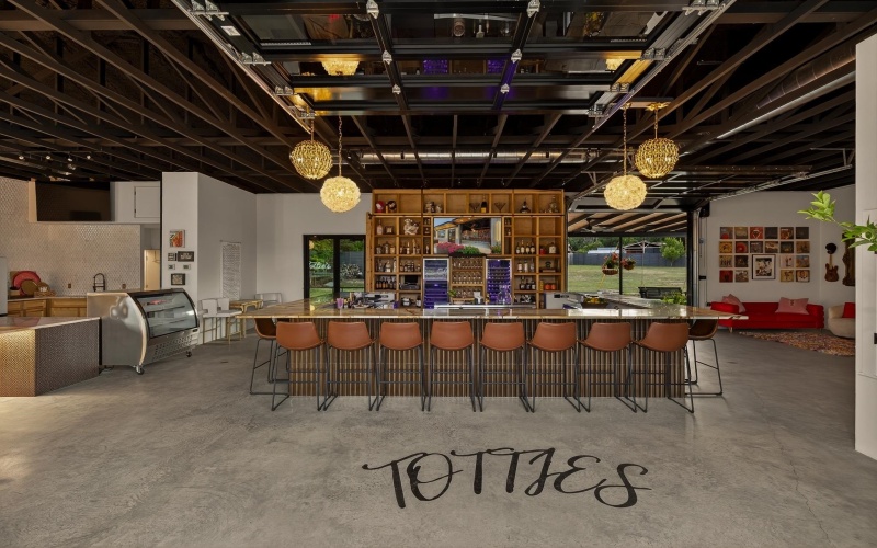 105 N US HWY 281, Johnson City, TX 78636, ,Commercial Sale,For Sale,105 N US HWY 281,173993