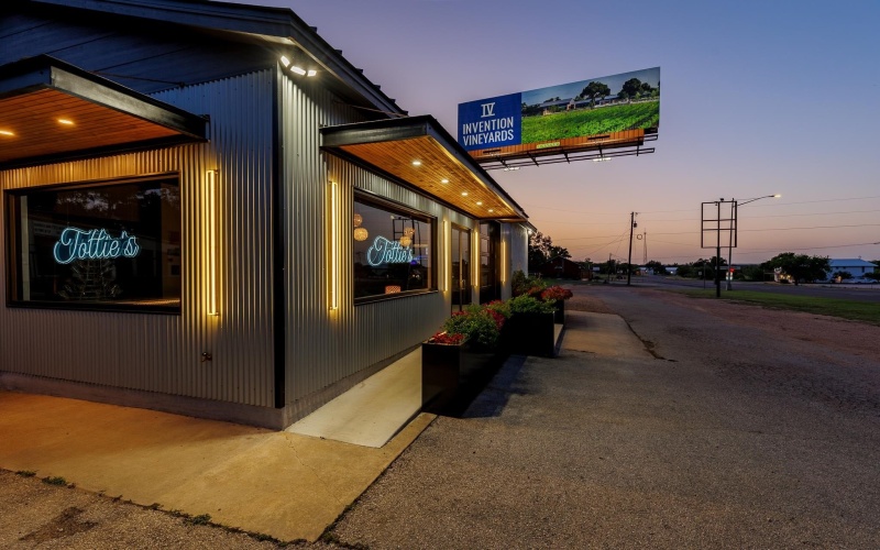 105 N US HWY 281, Johnson City, TX 78636, ,Commercial Sale,For Sale,105 N US HWY 281,173993