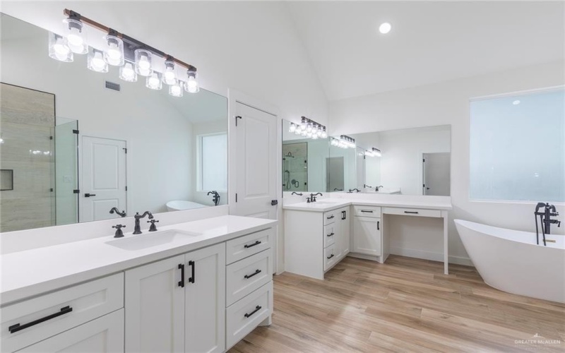 5706 N 44th Lane, McAllen, TX 78504, 3 Bedrooms Bedrooms, ,2 BathroomsBathrooms,Residential,For Sale,5706 N 44th Lane,474512