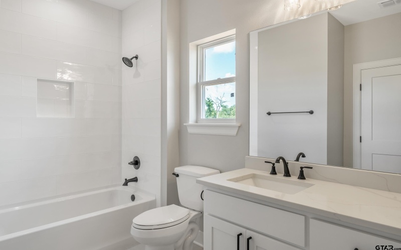 606 Prince Ln, Tyler, TX 75704, 4 Habitaciones Habitaciones , ,2 BañosBaños,Residential,En Venta,606 Prince Ln,25009626