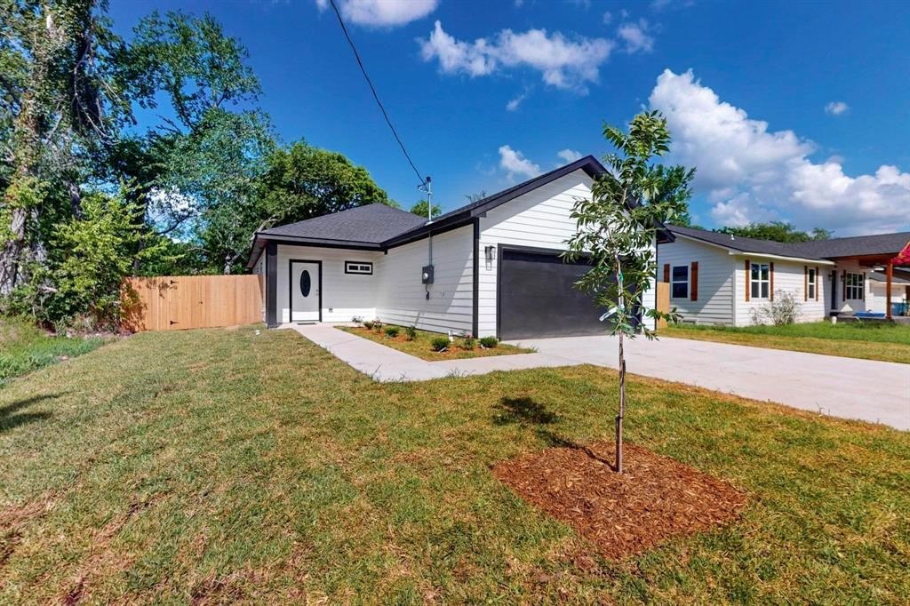 103 S Alma Avenue, Kerens, TX 75144, 3 Bedrooms Bedrooms, ,2 BathroomsBathrooms,Residential,For Sale,103 S Alma Avenue,20970574