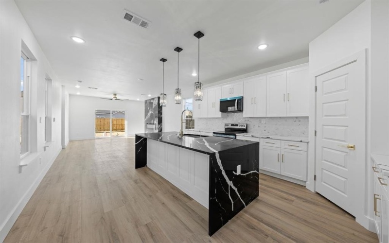 2635 Pennsylvania Avenue, Dallas, TX 75215, 4 Habitaciones Habitaciones , ,2 BañosBaños,Residential,En Venta,2635 Pennsylvania Avenue,20978301
