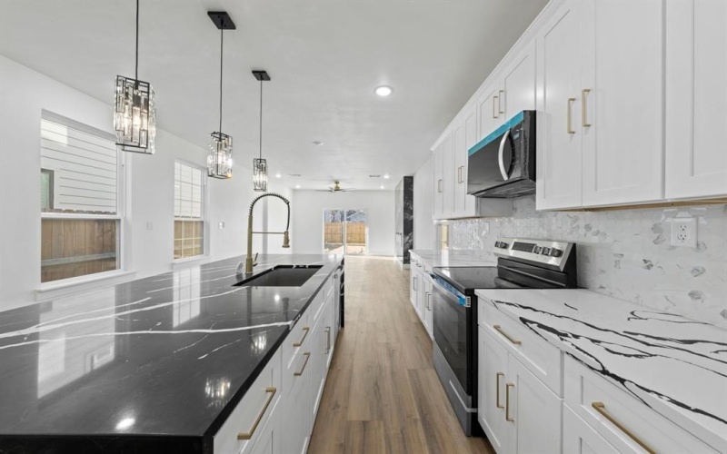 2635 Pennsylvania Avenue, Dallas, TX 75215, 4 Habitaciones Habitaciones , ,2 BañosBaños,Residential,En Venta,2635 Pennsylvania Avenue,20978301